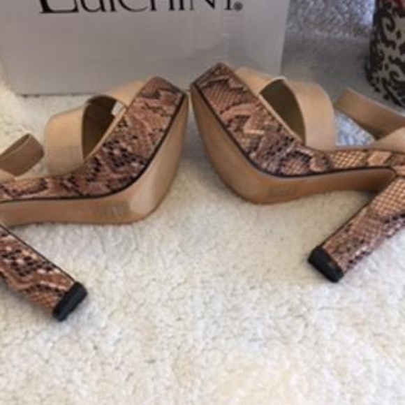 LUICHINY BELL BEIGE SNAKE PLATFORM SANDALS 8M - Picture 6 of 8